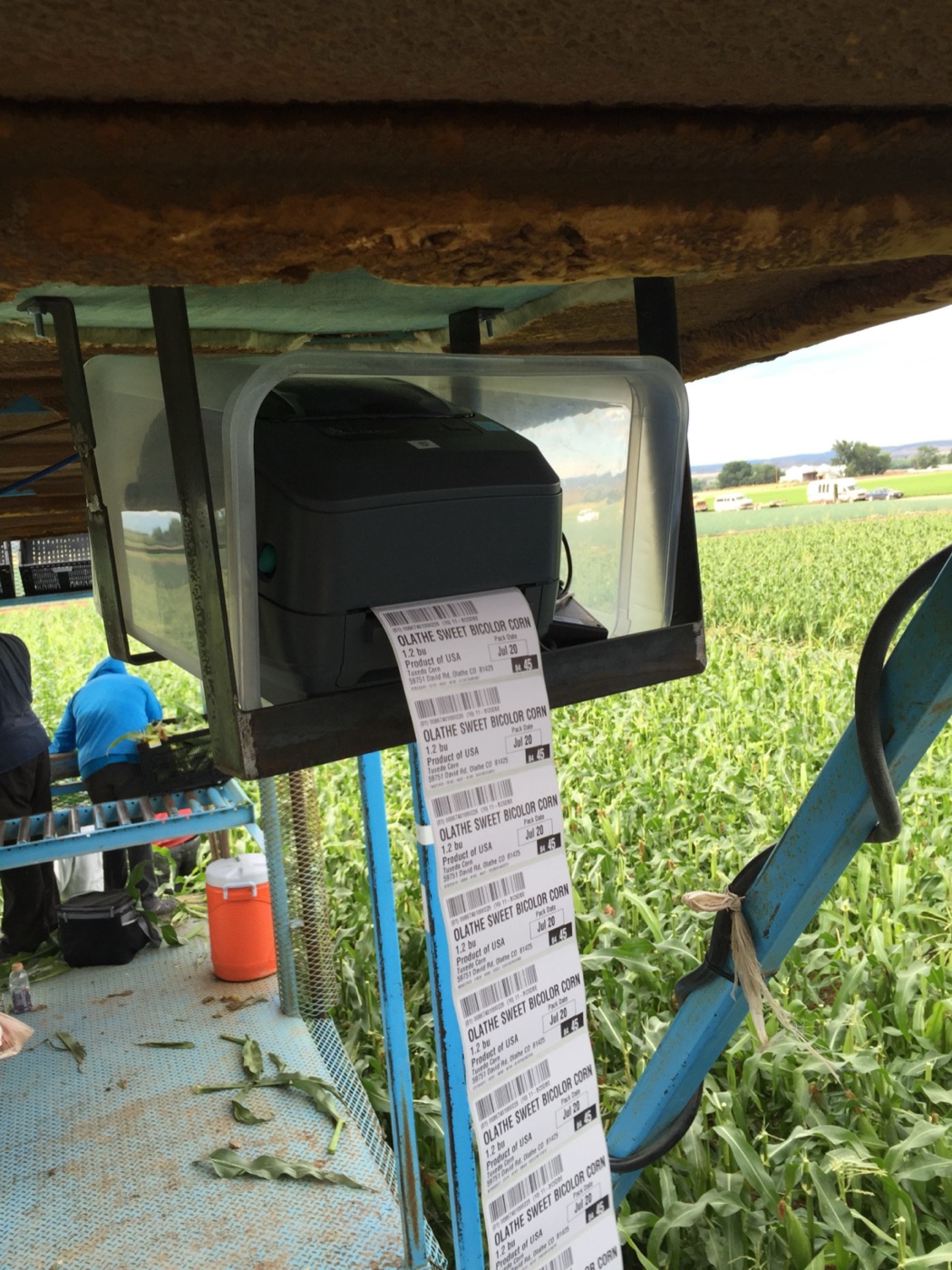 Produce labels printing from a mobile printer during field packing